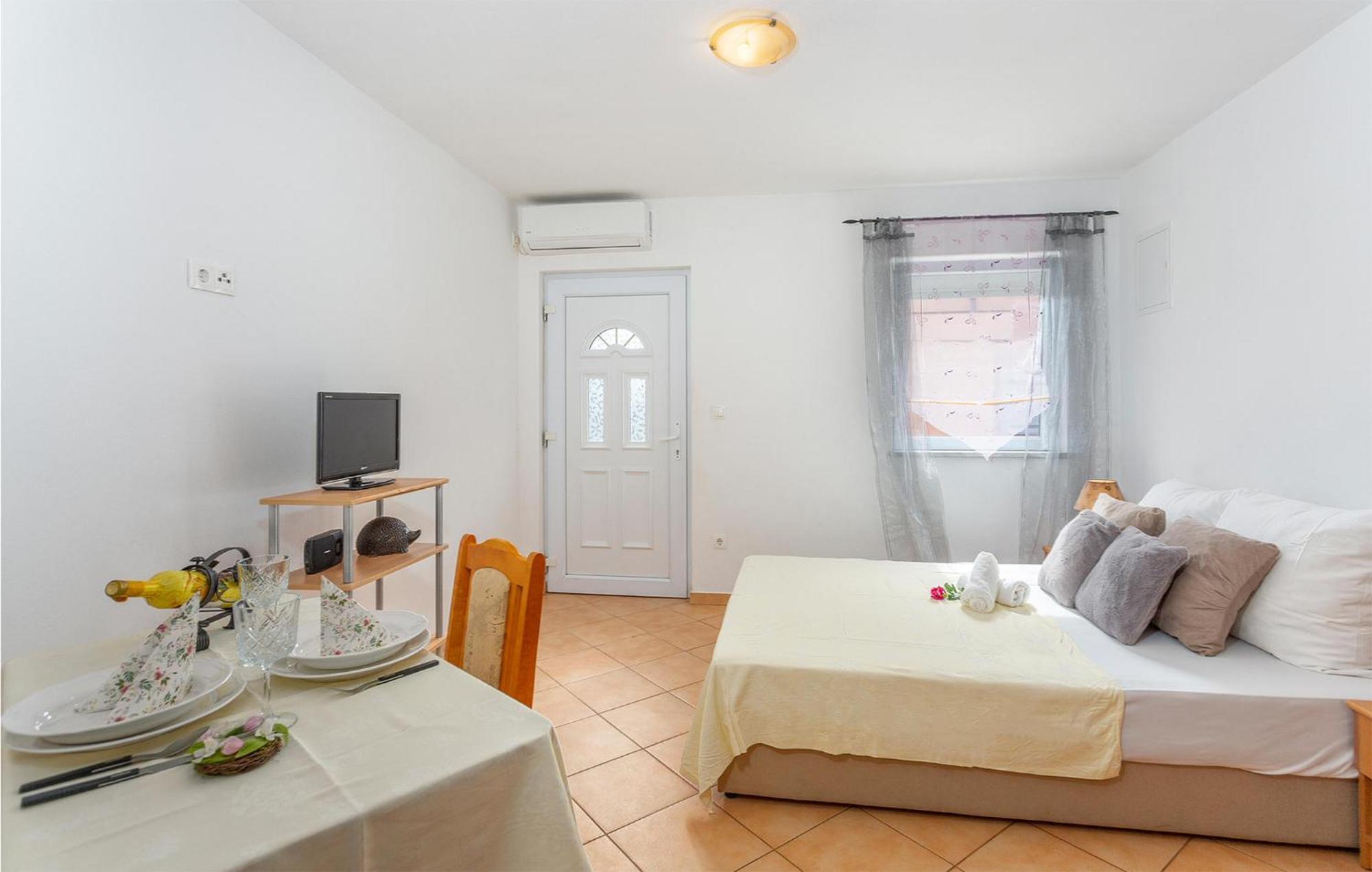 1 Bedroom Nice Home In Sveti Vid-Miholjice Luaran gambar